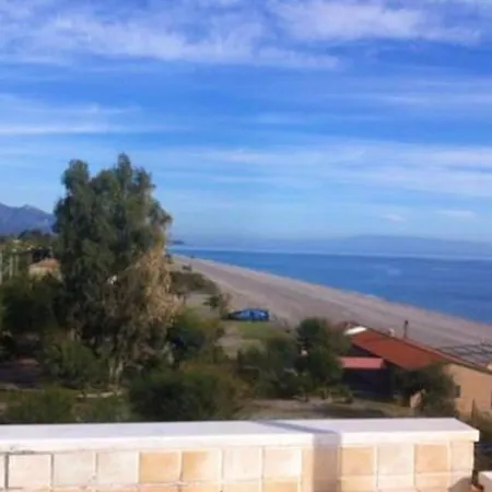 Elegant With Sea View In 60 M² Apartment Mascali